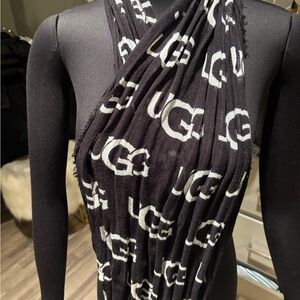 UGG scarf